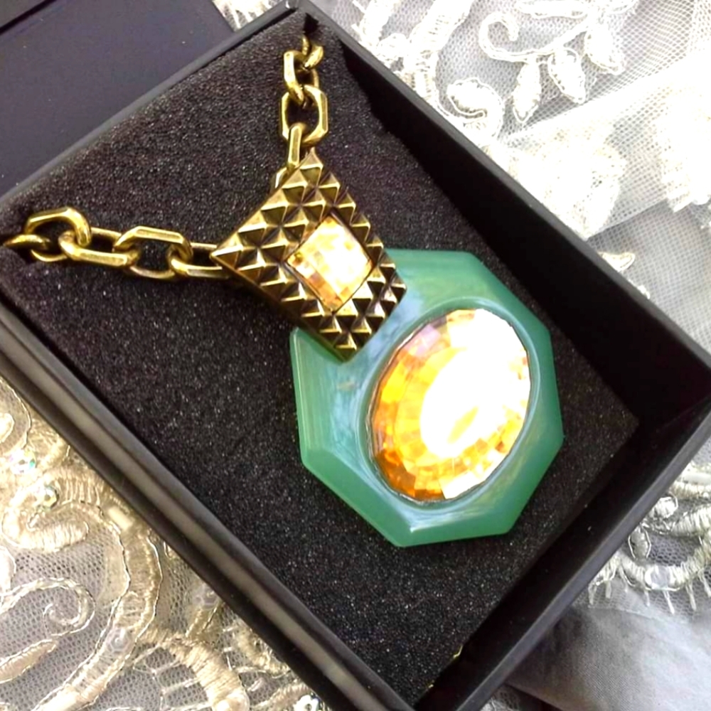 Just unique synthetic jade necklace